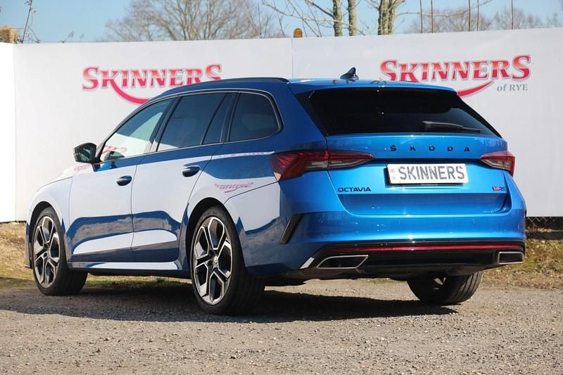 Used Skoda Octavia vRS 245 HP (180 kW) 2022 Blue Estate