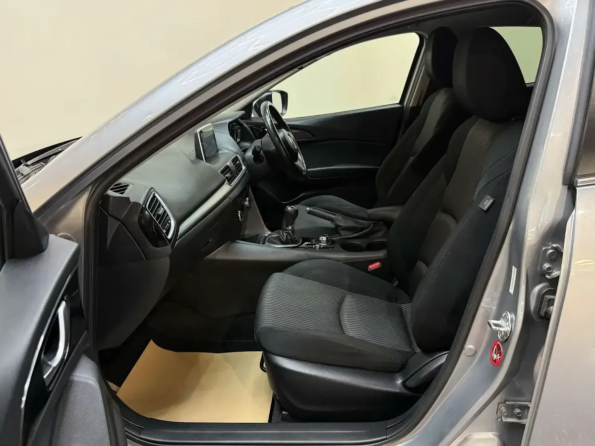 Used Mazda 3 Inclusive 118 HP (86 kW) 2013 Silver Hatchback