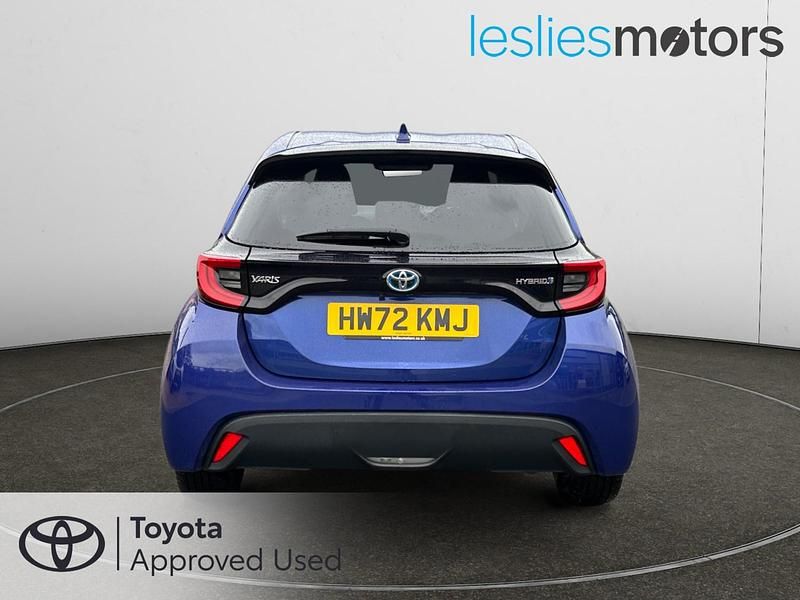 Used Toyota Yaris Hybrid Design 116 HP (85 kW) 2022 Blue Hatchback