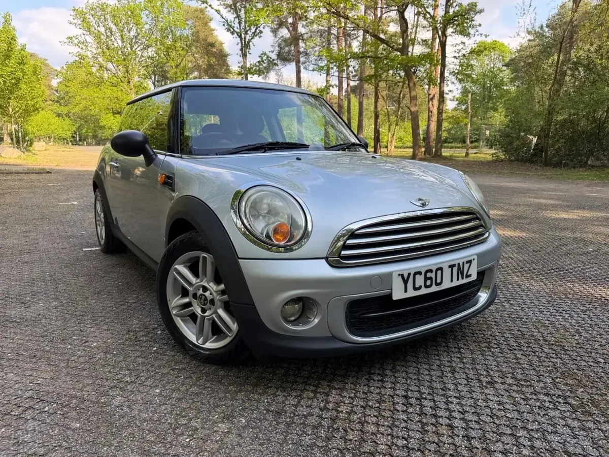 Usado Mini One D Hatch 2010 Plateado Utilitario