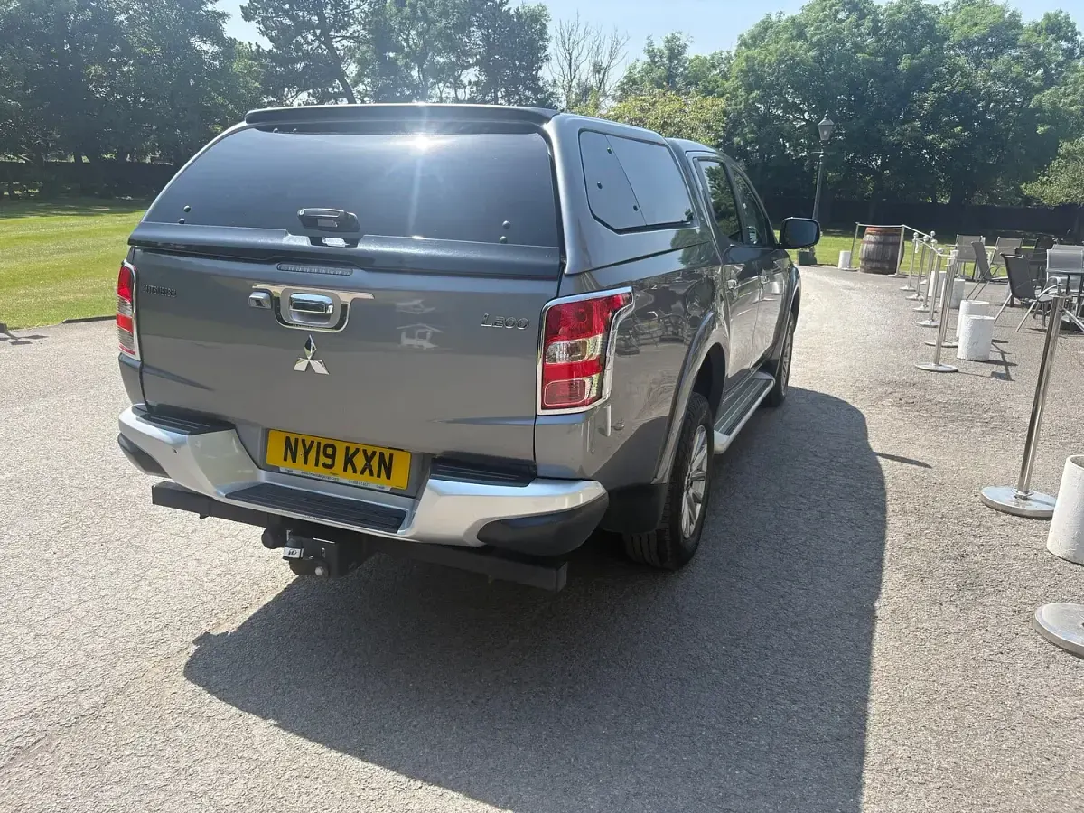 Used Mitsubishi L200 181 HP (133 kW) 2019 Grey Pickup