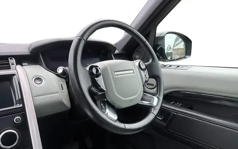 Used Land Rover Discovery HSE Luxury 306 HP (225 kW) 2019 Black SUV