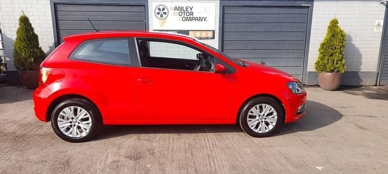 Used VW Polo SE 60 HP (44 kW) 2014 Red Hatchback