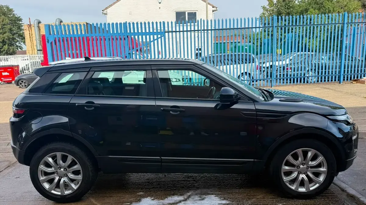 Used Land Rover Range Rover evoque SE 180 HP (132 kW) 2016 Black SUV