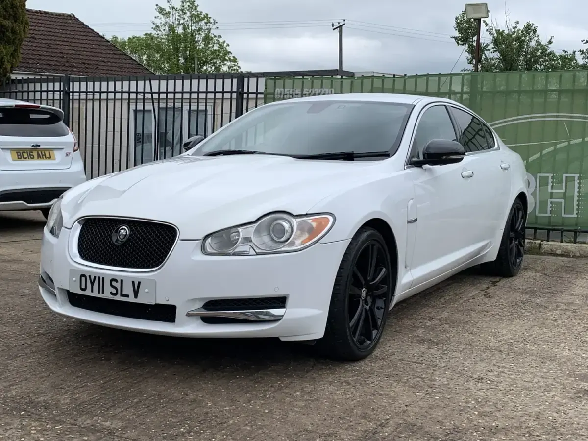 Gebraucht Jaguar XF Premium Luxury 2011 Weiß Limousine
