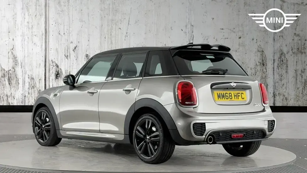 Used Mini Cooper Hatch 134 HP (98 kW) 2018 Silver Hatchback