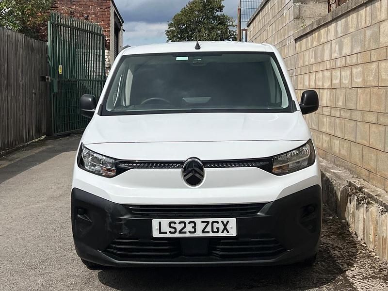 White Used 2023 Citroën Berlingo MPV | £10,495 (Super price) - Image 1/4