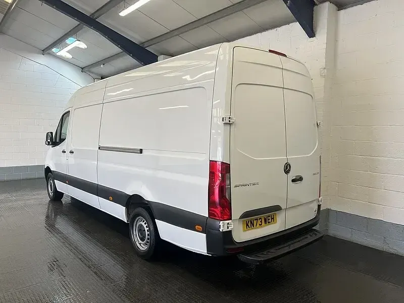 Used Mercedes Sprinter Progressive 150 HP (110 kW) 2023 White Van