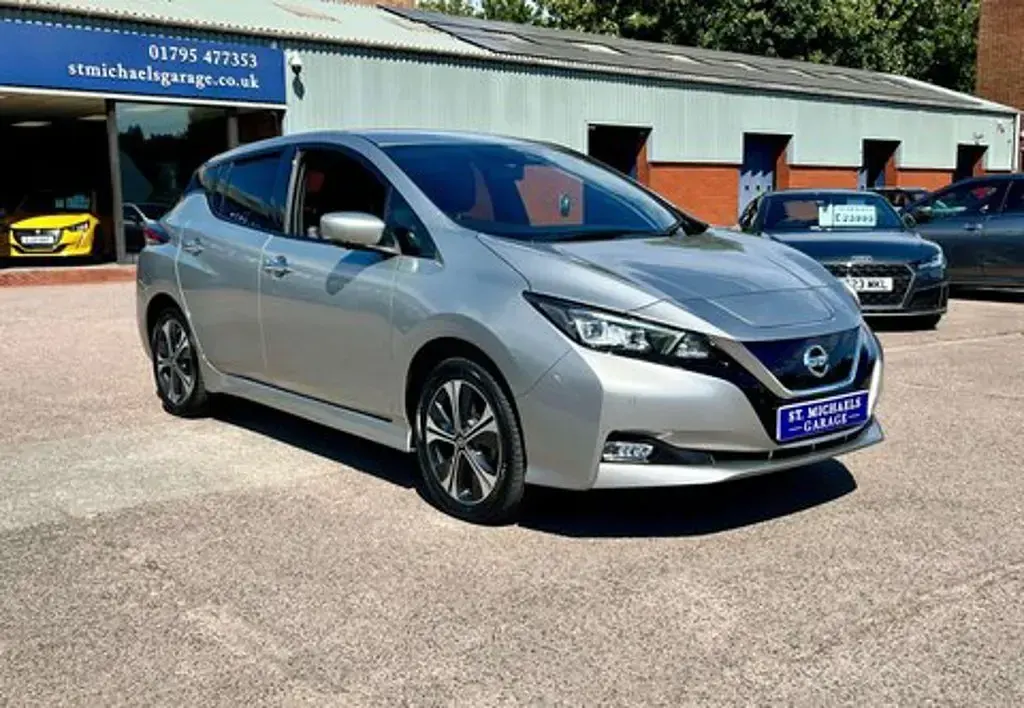 Used Nissan Leaf Tekna 160 kW (218 HP) 2021 Silver Hatchback