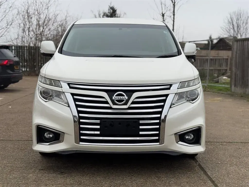 Used Nissan Elgrand 2017 White MPV