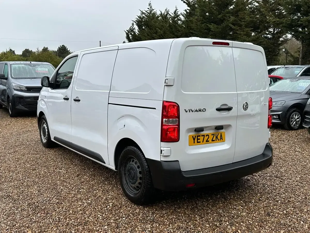 Used Vauxhall Vivaro S 100 HP (73 kW) 2022 White MPV