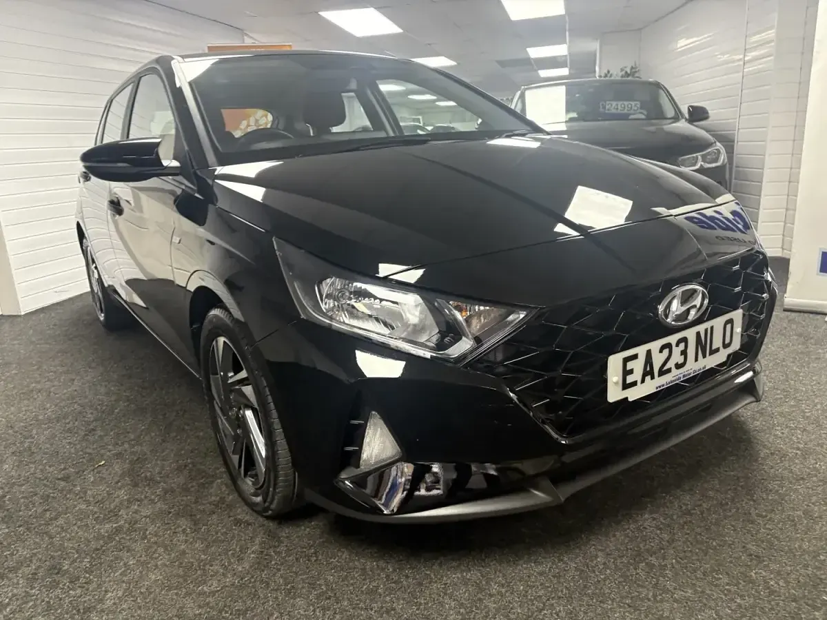 Used Hyundai i20 SE 100 HP (73 kW) 2023 Black Hatchback