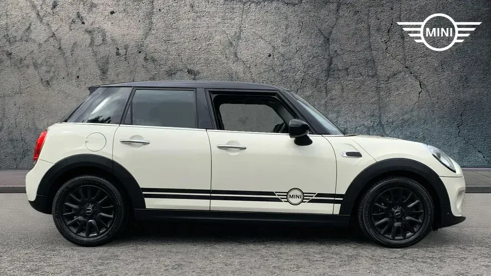 Used Mini Cooper Hatch 134 HP (98 kW) 2015 White Hatchback