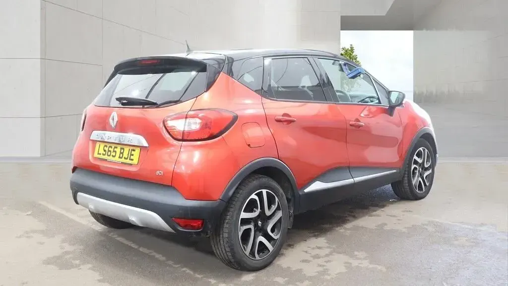 Used Renault Captur Signature 90 HP (66 kW) 2015 Red/black SUV