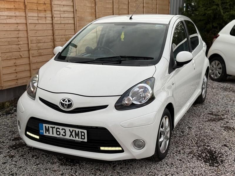 Used Toyota Aygo 2013 White Hatchback