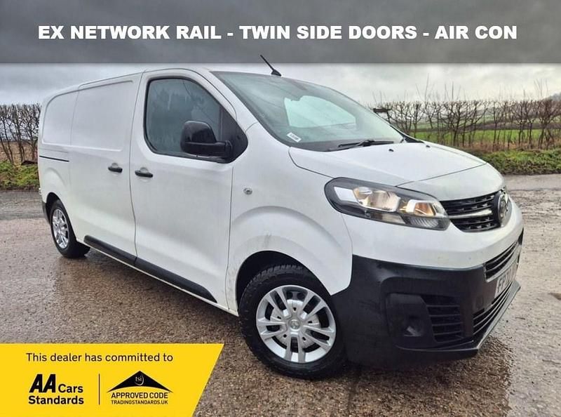 White Used 2020 Vauxhall Vivaro S MPV | £8,890 (Super price) - Image 1/4