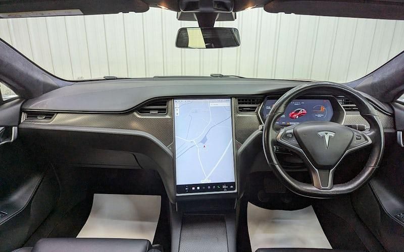 Used Tesla Model S 450 kW (613 HP) 2019 Red Hatchback