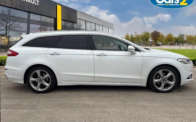 Used Ford Mondeo Titanium 179 HP (131 kW) 2016 White Estate