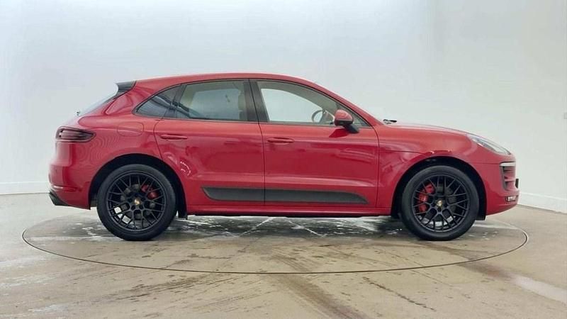 Used Porsche Macan 360 HP (264 kW) 2016 Red SUV
