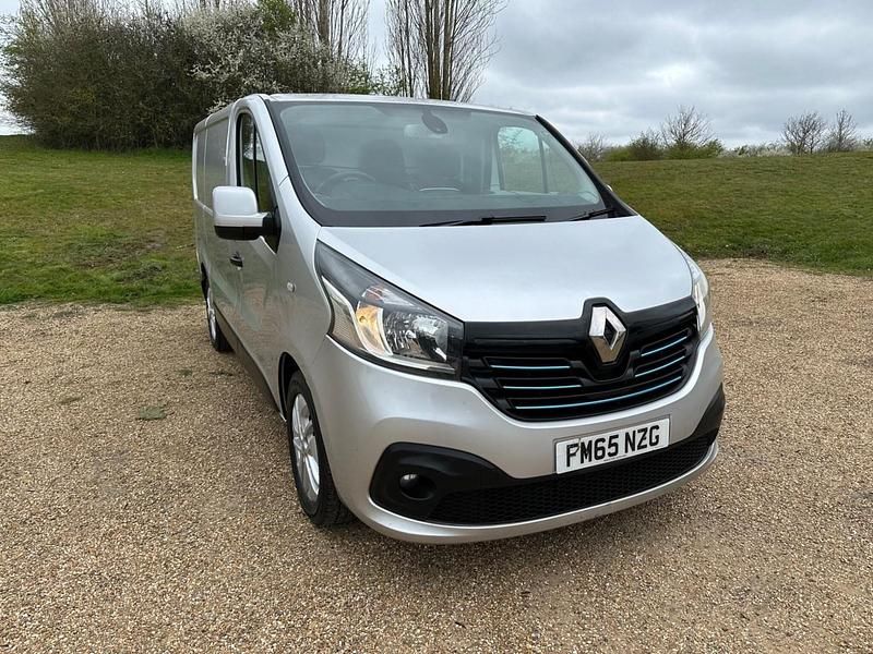 Used Renault Trafic 2015 Silver MPV