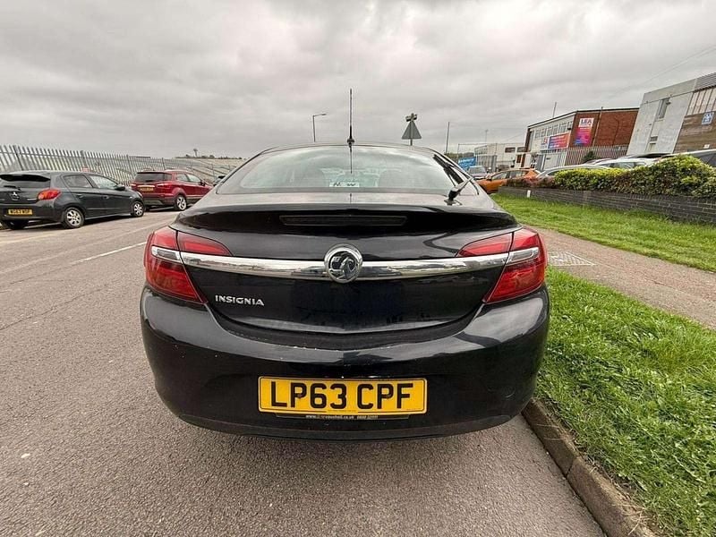 Second-hand Vauxhall Insignia 140 CP (102 kW) 2014 Negru Hatchback