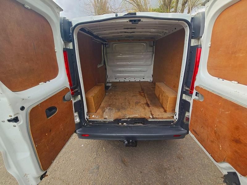 Usado Renault Trafic 115 HP (84 kW) 2014 Branco Monovolume
