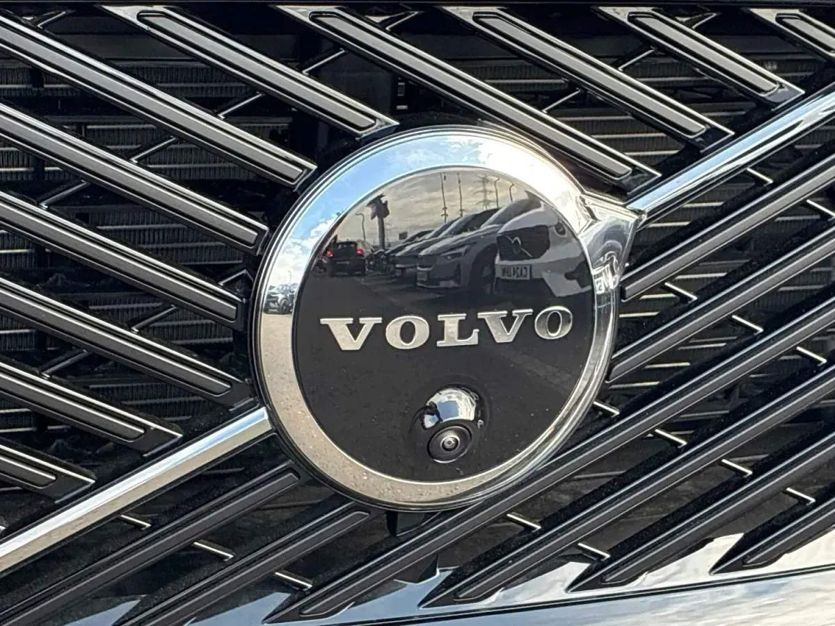 New Volvo XC60 Ultra 449 HP (330 kW) 2026 Green SUV
