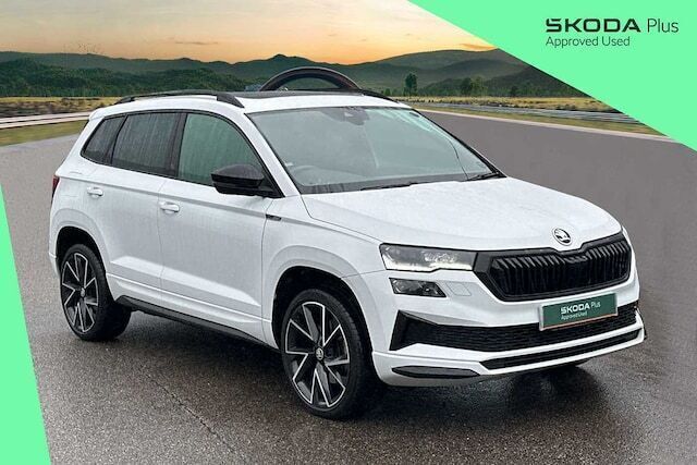 Moon white metallic Used 2023 Skoda Karoq SportLine SUV | £26,995 (Fair price) - Image 1/4
