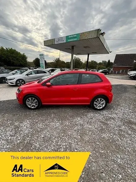 Used VW Polo SE 60 HP (44 kW) 2014 Red Hatchback