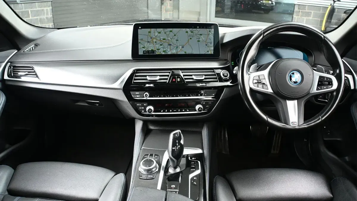 Usado BMW 530e M Sport 288 HP (211 kW) 2022 Preto Carrinha