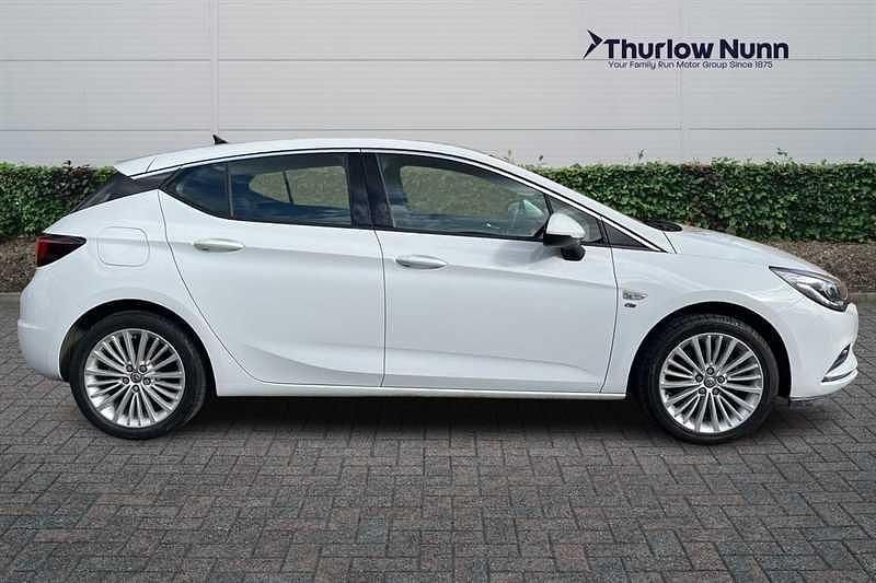 Used Vauxhall Astra Elite 150 HP (110 kW) 2019 White Hatchback