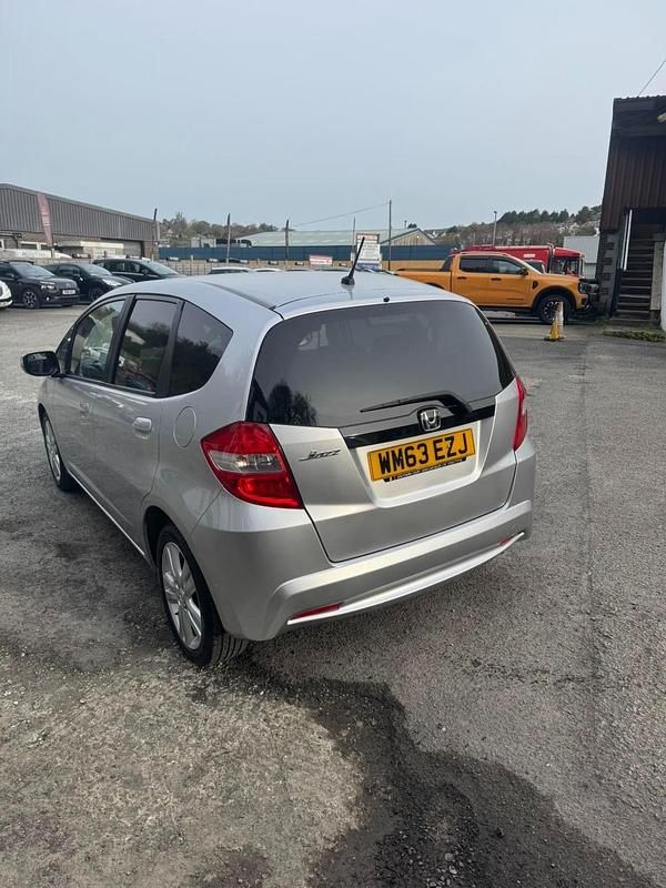 Begagnad Honda Jazz ES 99 HK (72 kW) 2013 Silver Halvkombi