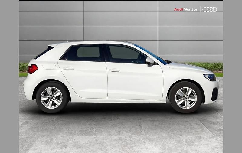 Used Audi A1 Design 94 HP (69 kW) 2023 White SUV