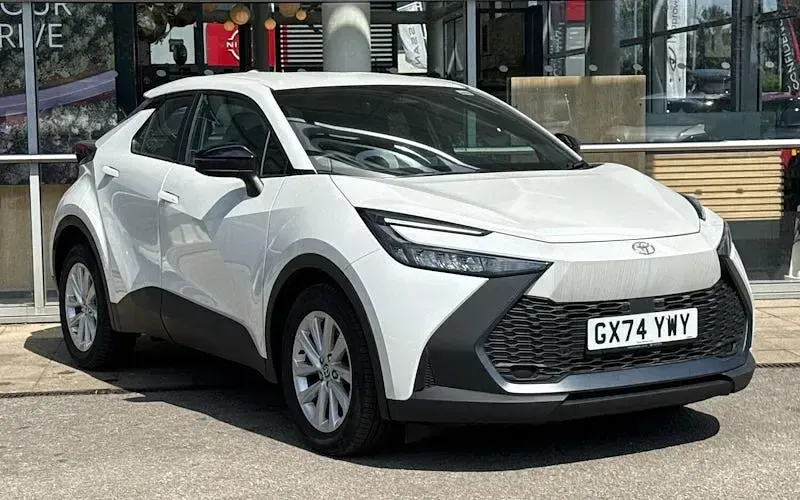 Used Toyota C-HR 140 HP (102 kW) 2026 SUV