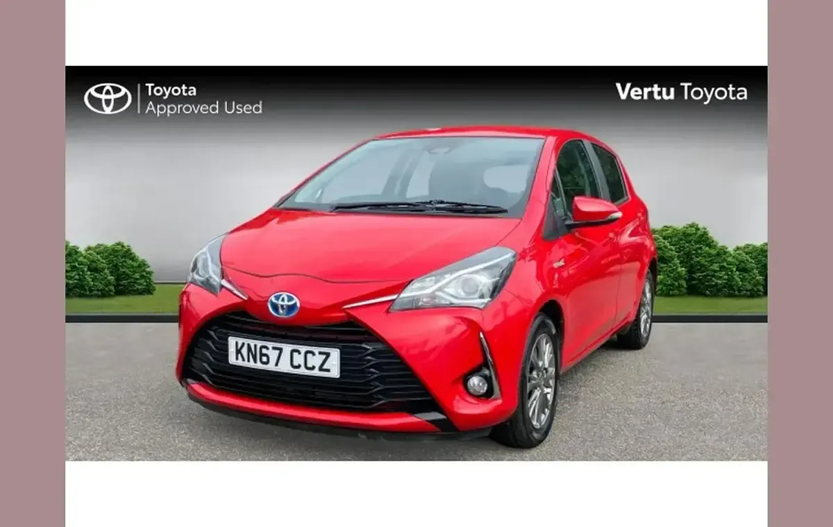 Used Toyota Yaris 100 HP (73 kW) 2017 Red Hatchback