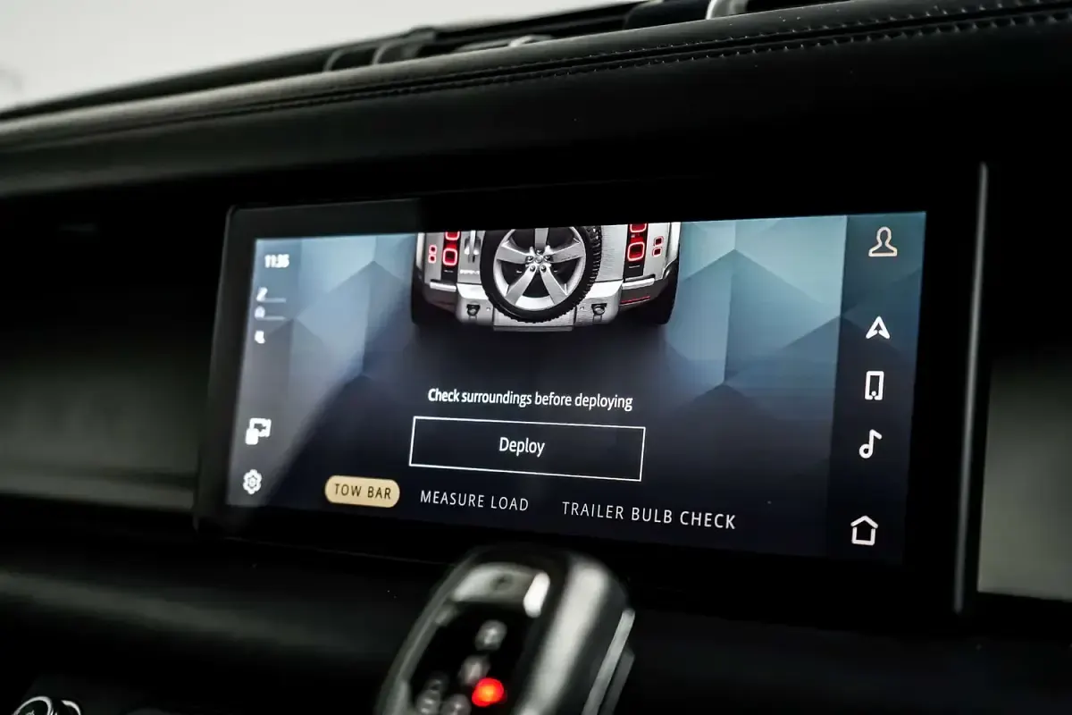 Używany Land Rover Defender SE 300 KM (220 kW) 2021 Biały SUV