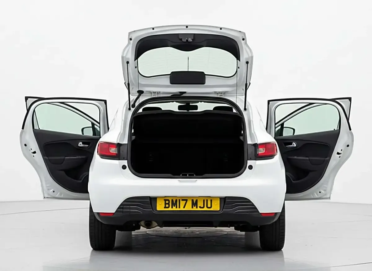 Used Renault Clio IV Dynamique 2017 White Hatchback