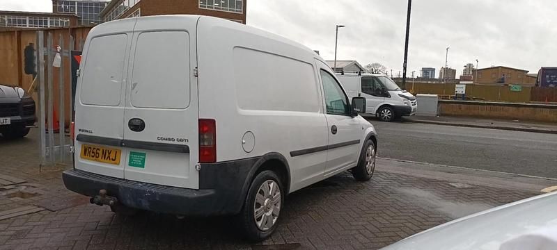 Used Vauxhall Combo 75 HP (55 kW) 2006 White Van