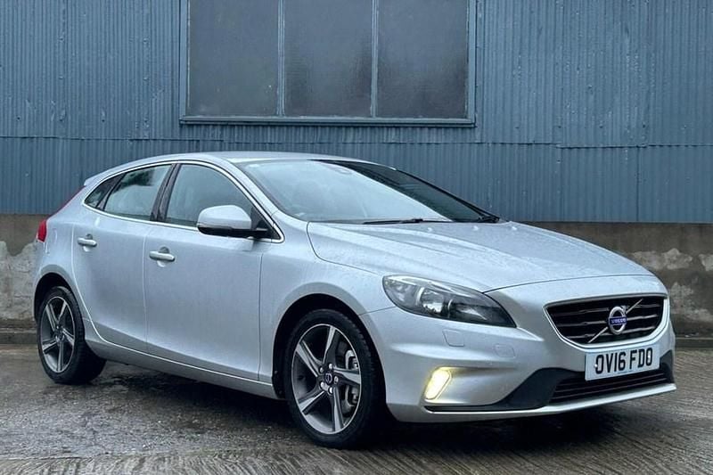 Used Volvo V40 R-Design 122 HP (89 kW) 2016 Silver Hatchback