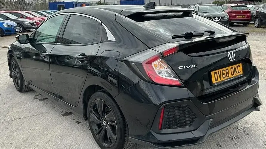 Used Honda Civic SR 126 HP (92 kW) 2018 Crystal black Hatchback
