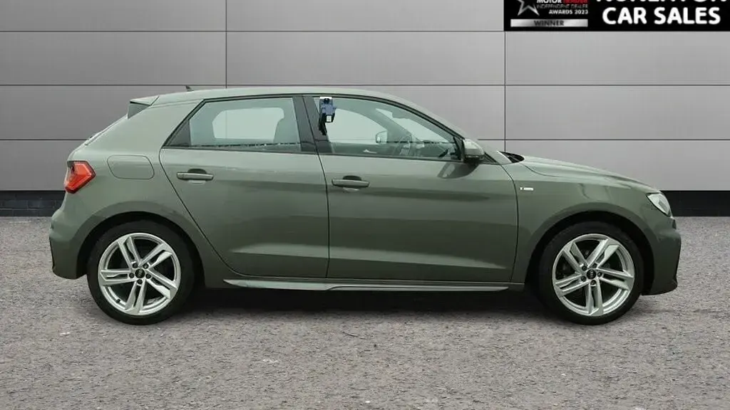 Usado Audi A1 Sportback S-Line 95 HP (69 kW) 2021 Cinzento Citadino