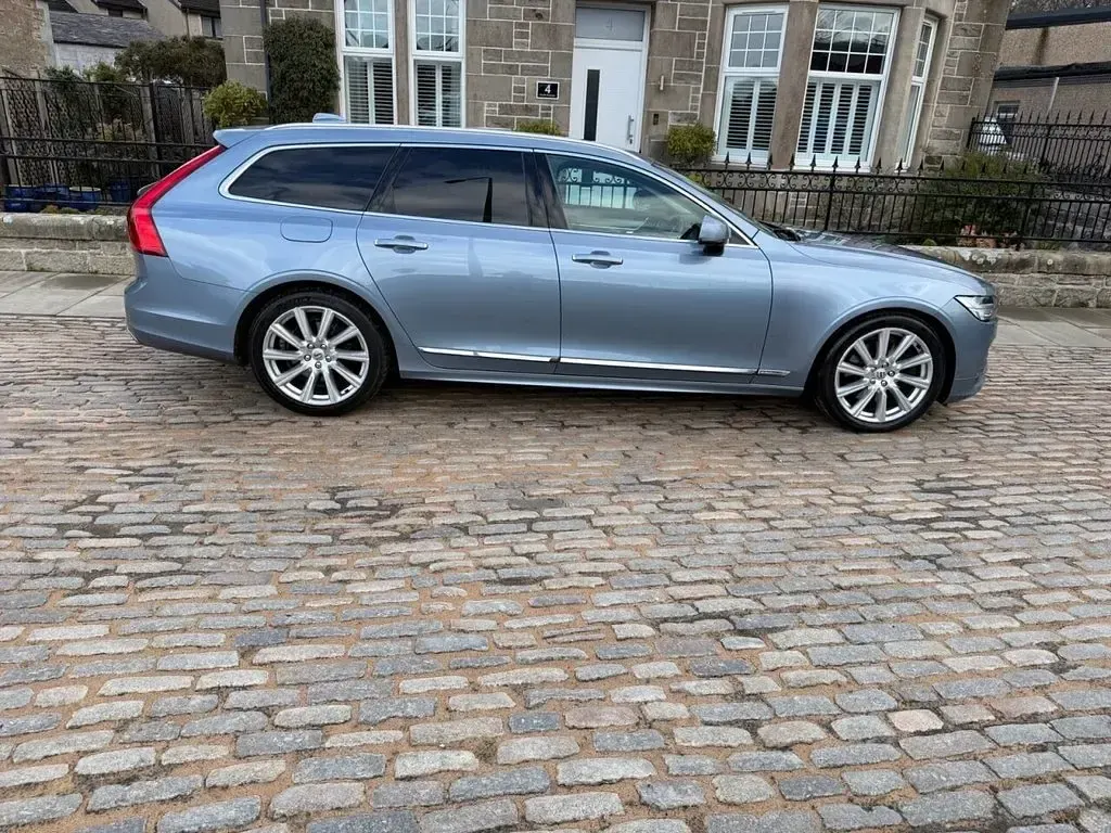 Used Volvo V90 Inscription 235 HP (172 kW) 2020 Blue Estate
