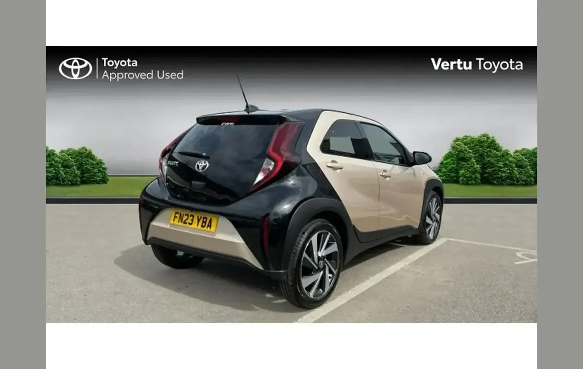 Used Toyota Aygo X 72 HP (52 kW) 2023 Beige SUV