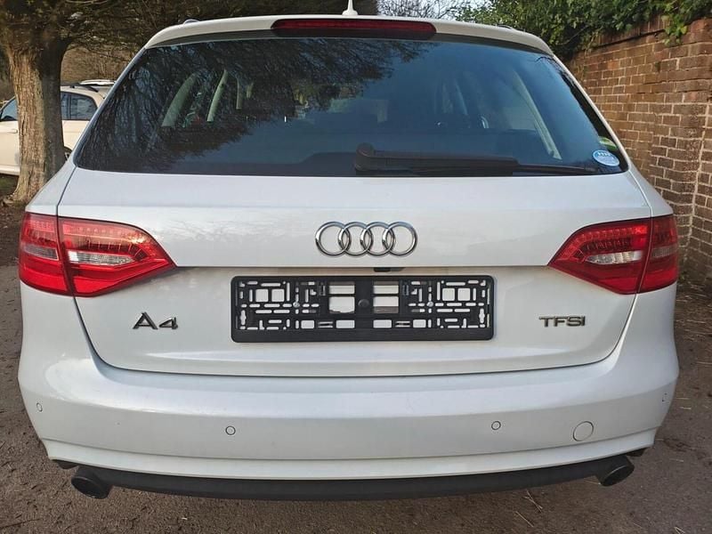 Used Audi A4 Advanced 2015 White Estate