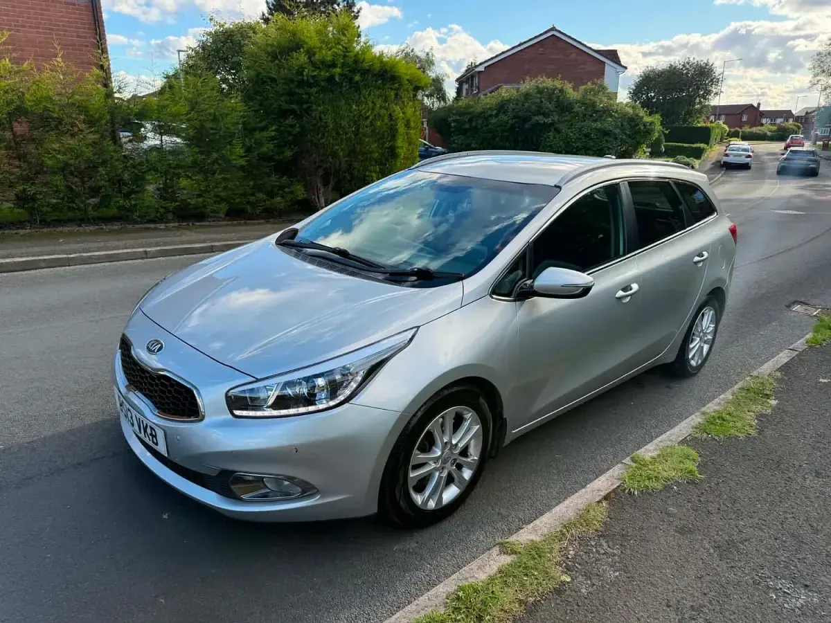 Used Kia Ceed 128 HP (94 kW) 2013 Silver Hatchback