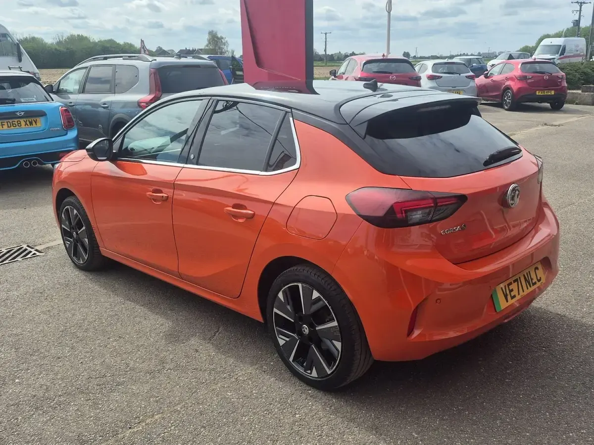 Usado Vauxhall Corsa-e Elite 100 kW (136 HP) 2022 Laranja Citadino
