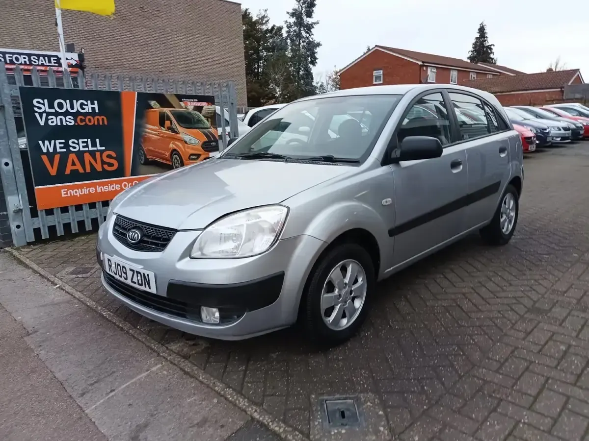 Used Kia Rio 109 HP (80 kW) 2009 Silver Hatchback