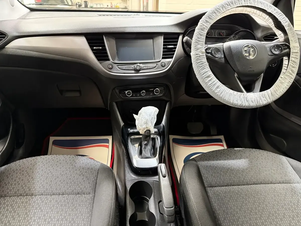 Used Vauxhall Crossland X S 110 HP (80 kW) 2018 Black SUV