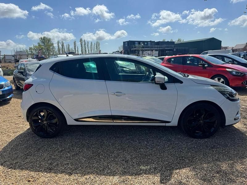 Used Renault Clio IV Iconic 2019 White Hatchback
