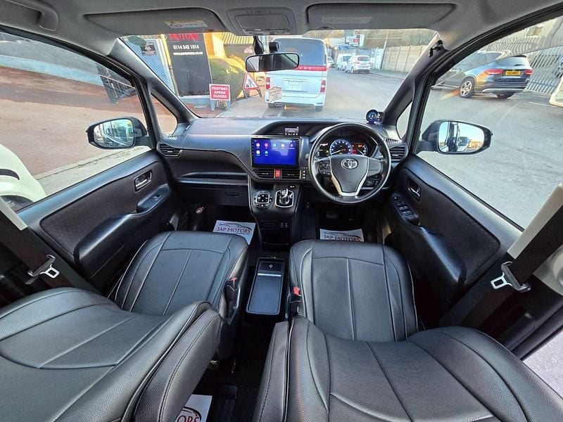 Black Used 2014 Toyota Voxy MPV | £13,995 (Fair price) - Image 1/4